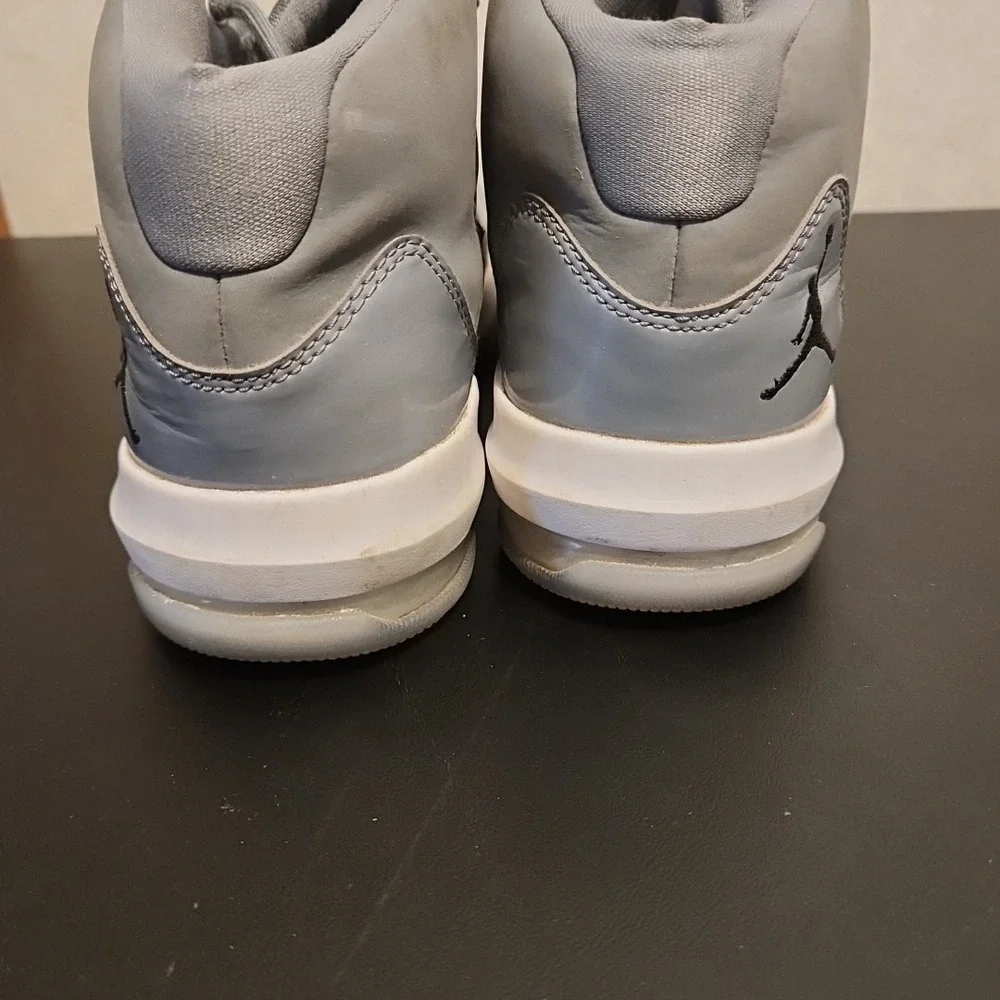 Size 8- Jordan Max Aura Cool Gray